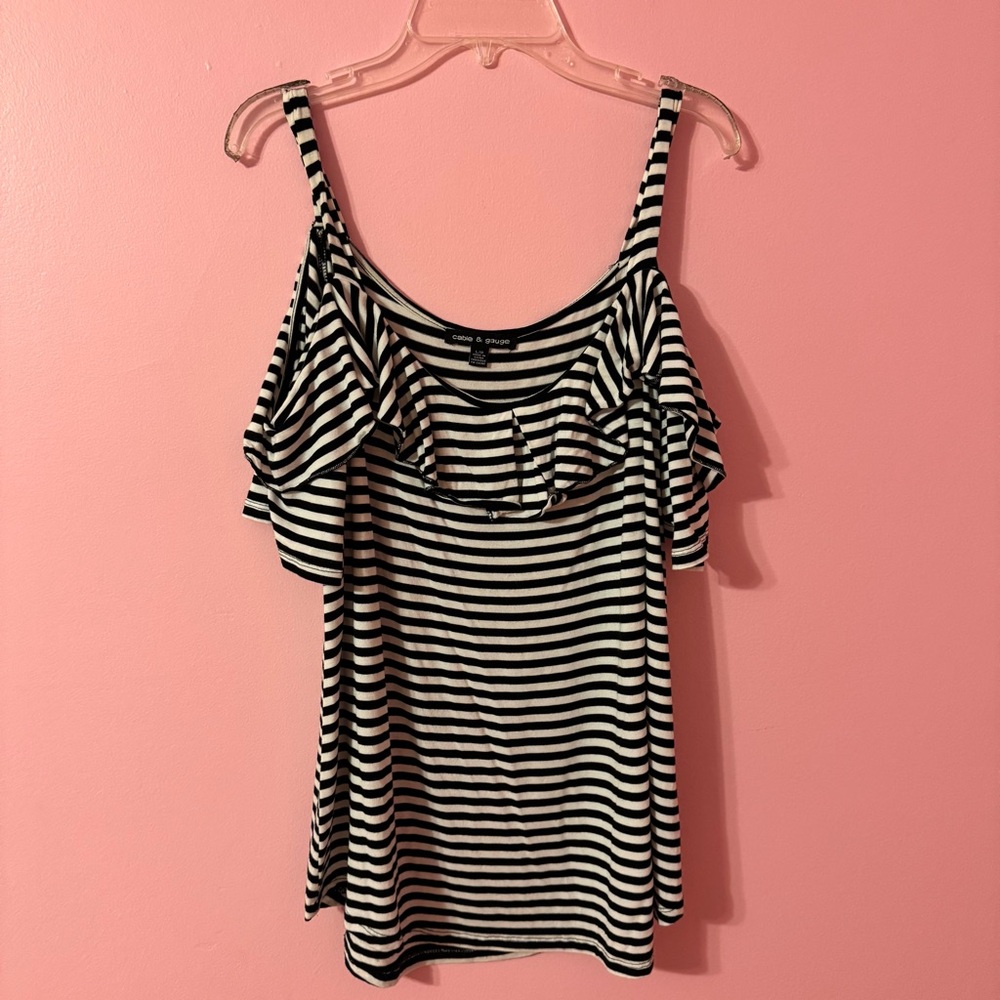 Cable & Gauge Black and White Ruffled Cold Shoulder Too